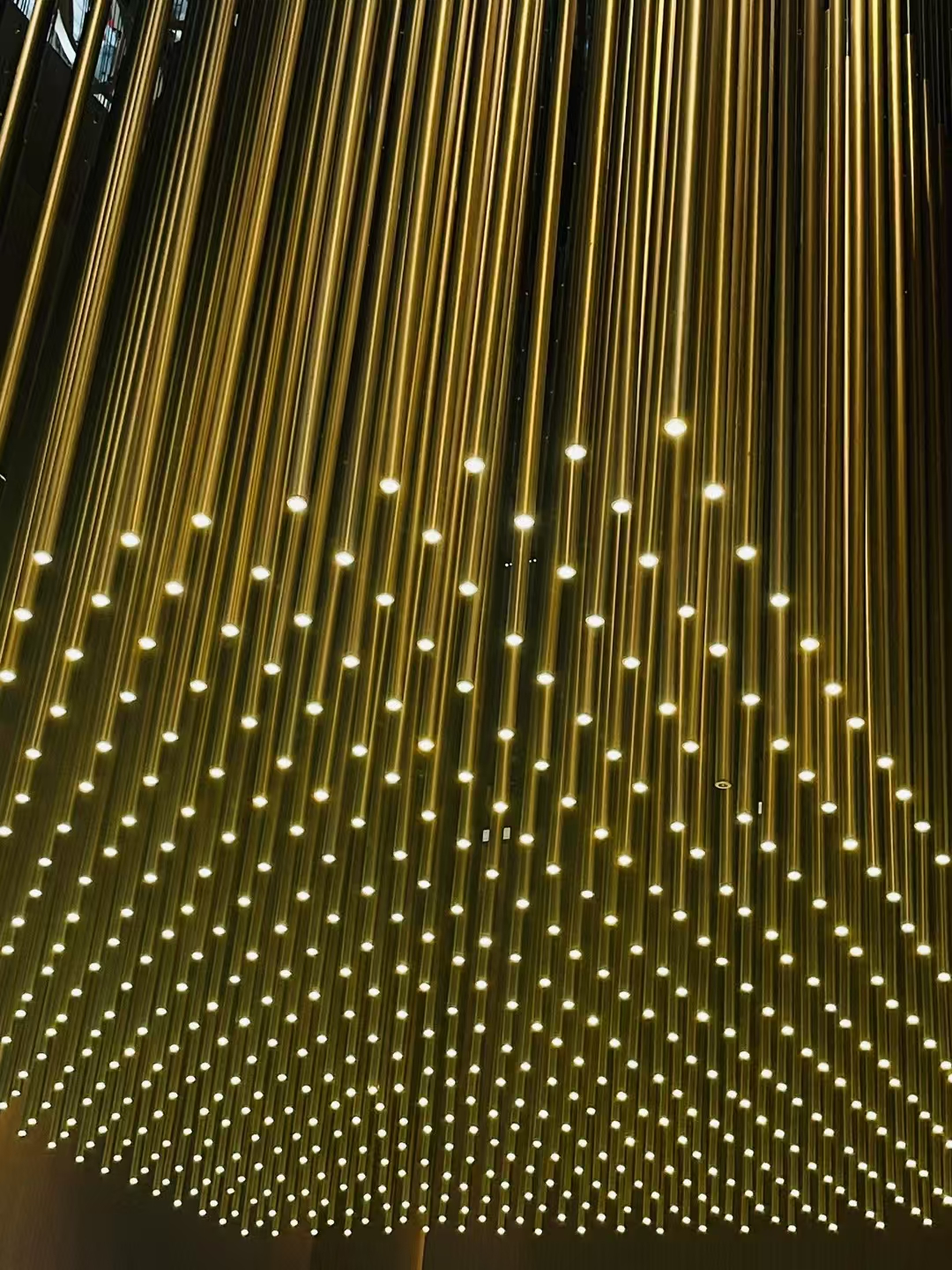 ​​SVELTE RADIANCE™ Vertical Array Chandelier System​​